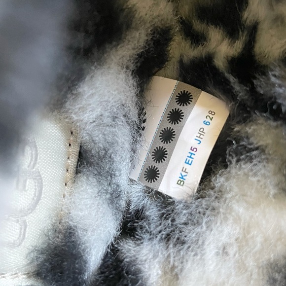 UGG Women’s Cluggette Leopard Goat Slippers - Picture 7 of 7